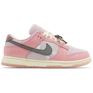 Wmns Dunk Low LX Barbie